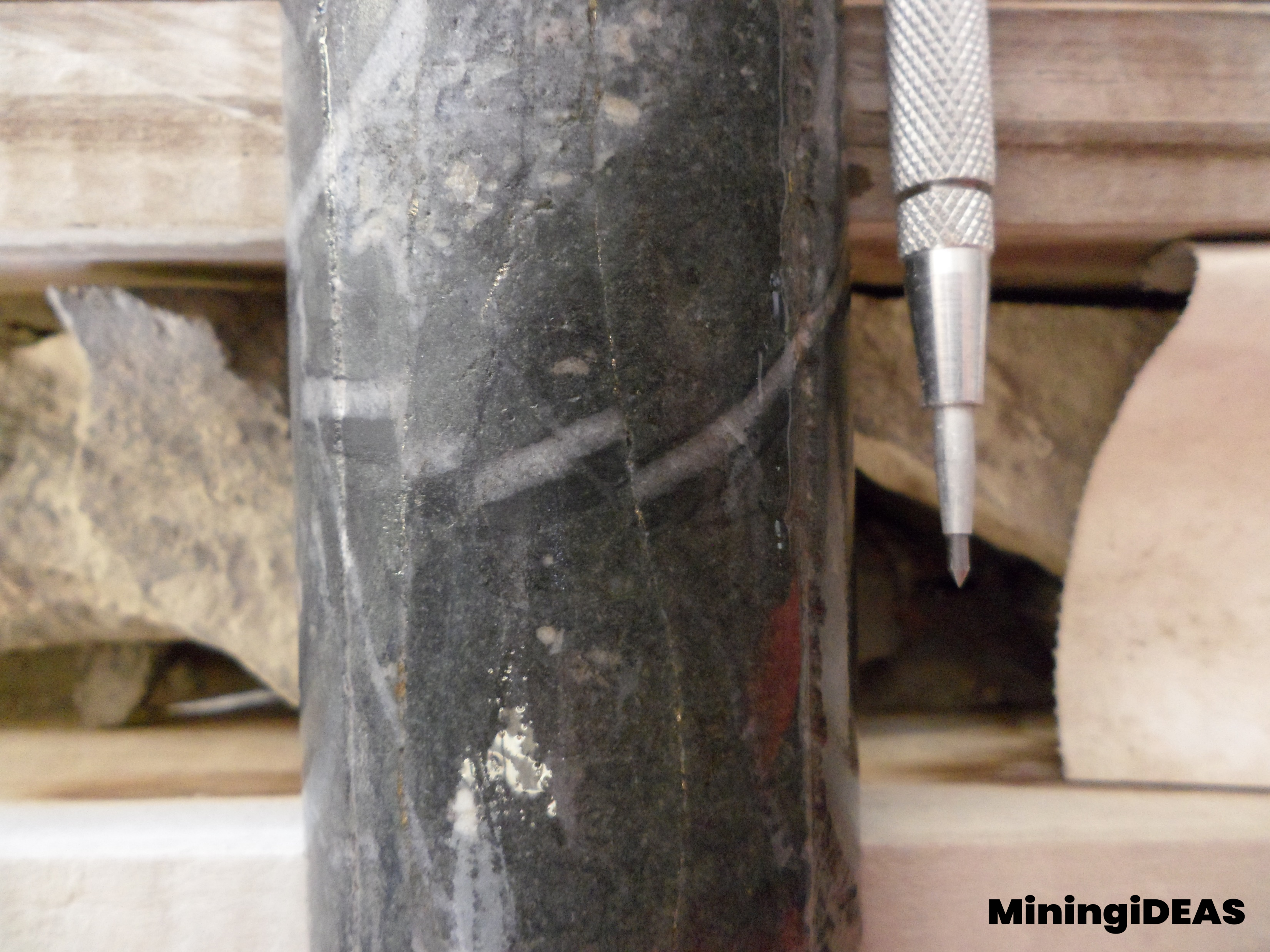 MiningiDEAS NI 43-101